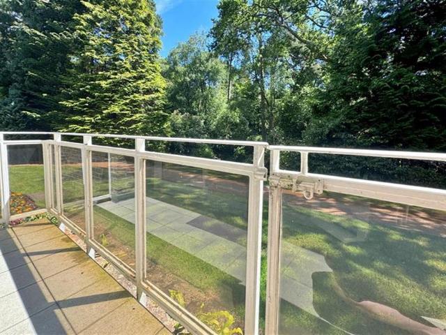 Canford Cliffs 2 bed flat to rent £1,500 pcm £346 pw
