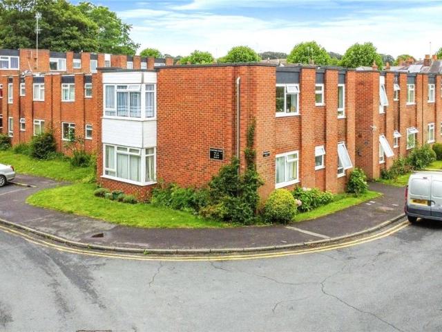 Canford Court, Reading RG30 2 bed apartment to rent £1,250 pcm £288 pw