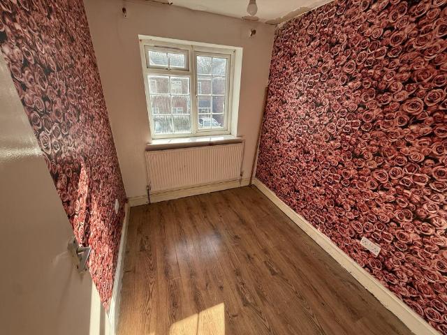 Canham Gardens, HOUNSLOW, TW4 3 bed terraced house to rent £2,175 pcm £502 pw