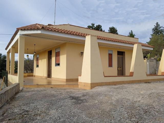 canicattini bagni trilocale 85mq