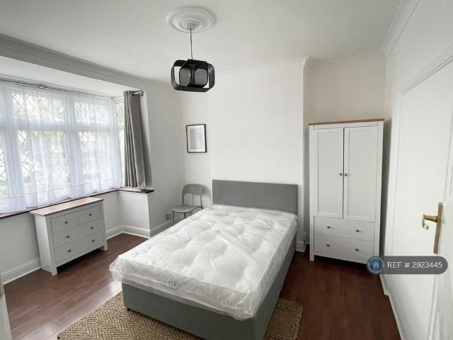 Canmore Gardens, London, SW16 1 bed in a house share to rent £850 pcm £196 pw