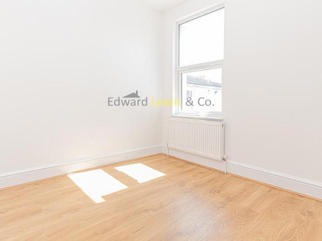 Cann Hall Road, London E11 4 bed flat to rent £2,297 pcm £530 pw