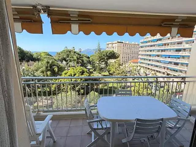 Cannes 06400 Location appartement 2 pièces t2 terrasse