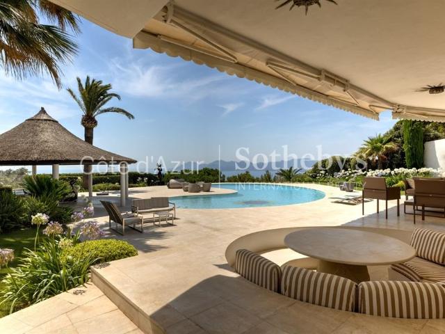 Cannes Californie, villa d'inspiration Couëlle avec vue pano. 826m² Cannes