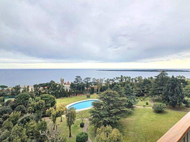 Cannes Californie dans résidence avec piscine appartement 4 pièces vue mer panoramique
