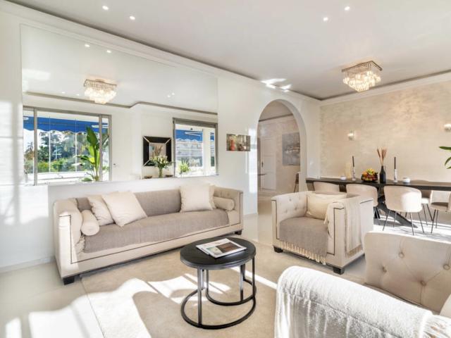 Cannes Croisette Comme Une Villa T4 Refait A Neuf 110M2 Terr. 110m² Cannes