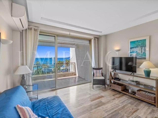 Cannes Croisette Grand Hôtel studio face mer à vendre