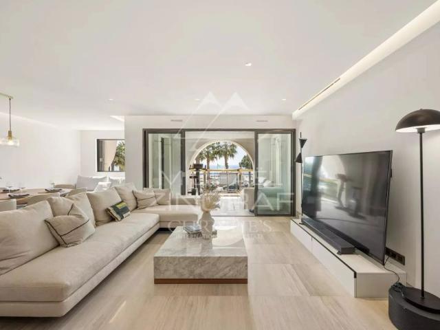 Cannes Croisette Somptueux appartement vue mer panoramique