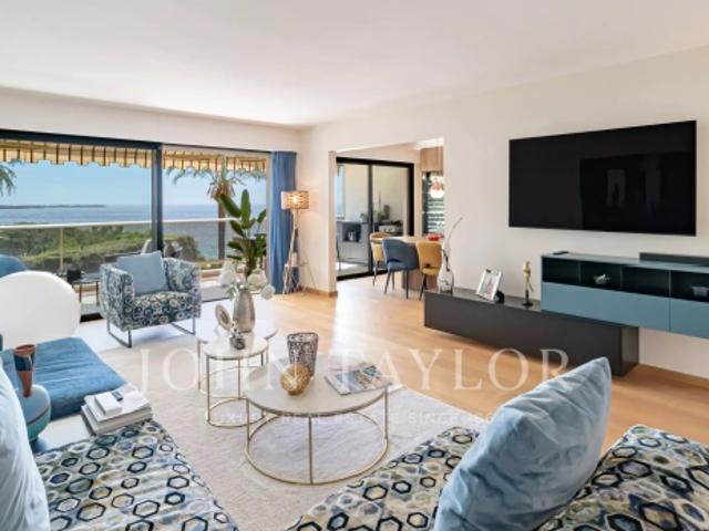 CANNES CROIX DES GARDES Vue Mer panoramique pour ce magnifique appartement rénové