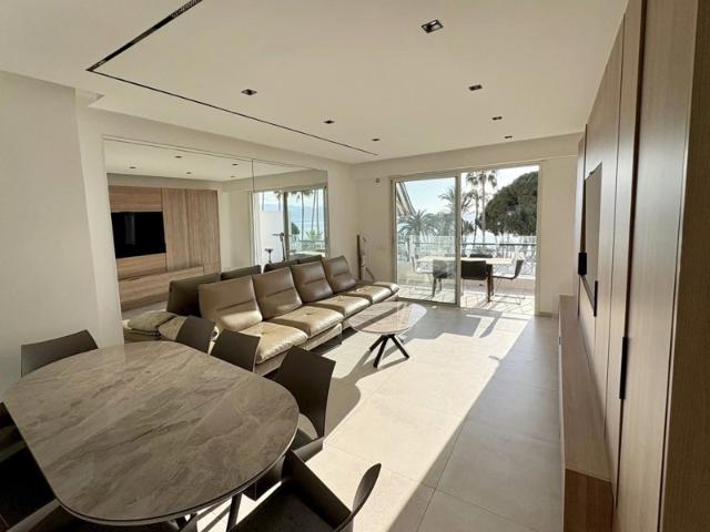 CANNES APPARTEMENT 3 PIECES VUE MER