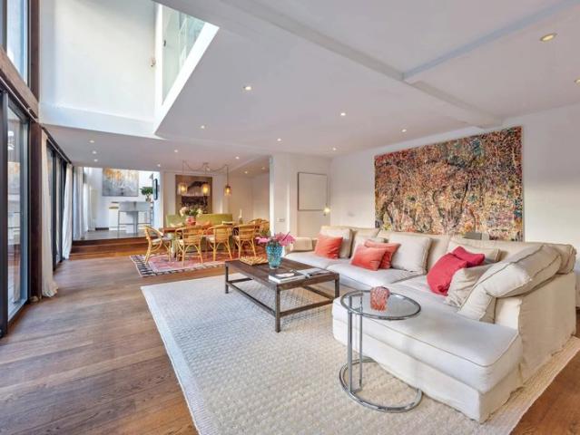 CANNES – Banane: Rare villa 4 chambres avec jardin et terrasse en plein cœur de la ville