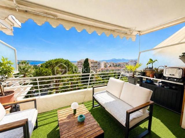 CANNES BASSE CALIFORNIE APPARTEMENT 3PCES 66M² VUE MER CALME PROCHE COMMERCES