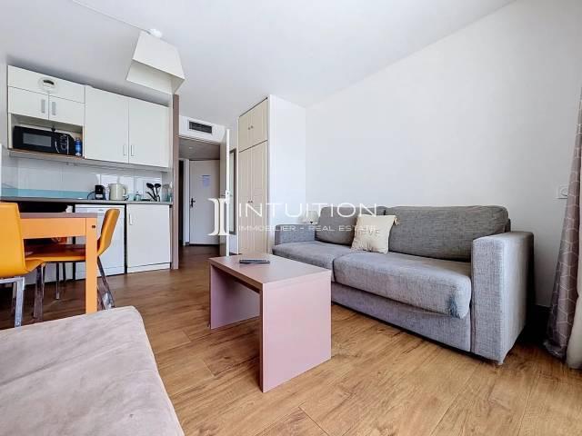 Cannes Le Suquet: 2 rooms on the 3rd floor with terrace and sea view