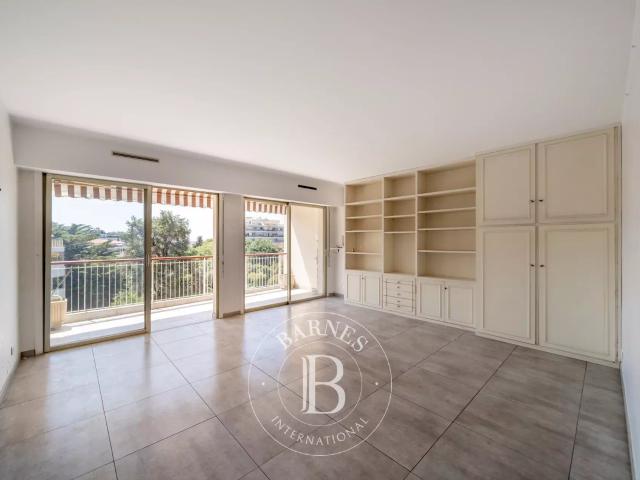 Cannes Montrose 1 Chambre Terrasse Aperçu Mer 57m² Cannes