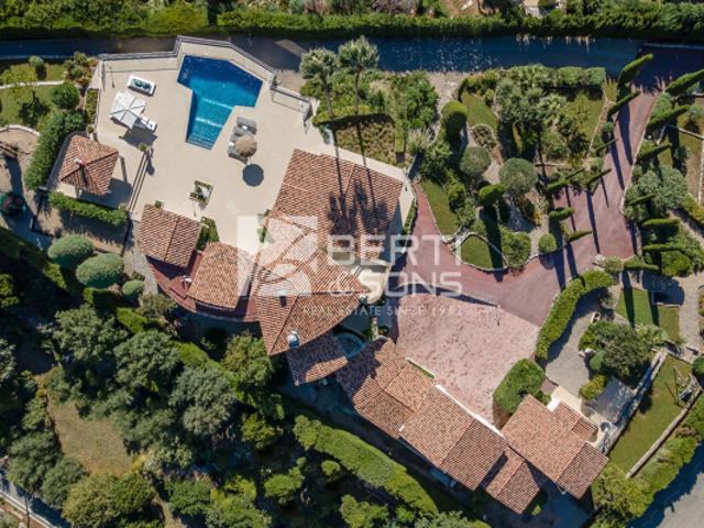 CANNES MANDELIEU RARE SUPERBE DEMEURE DOMINANTE 365M² HABITABLES VUE MER MAISON D'INVITÉS