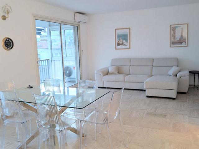Cannes secteur Basse Californie/Maréchal Juin vue dégagée mer Appartement 3 pièces 70 m2 avec parking privé et cave