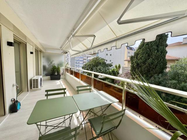 Cannes Pointe Croisette – 2 pièces entièrement refait à neuf avec parking