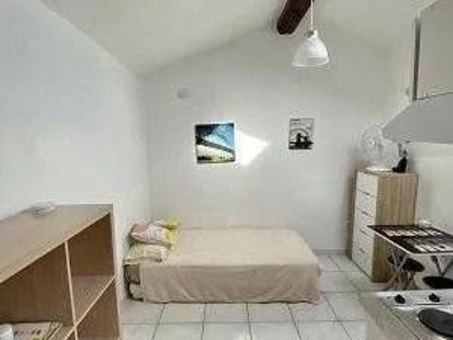 Cannes Rue d'Antibes Studio meublé refait à neuf