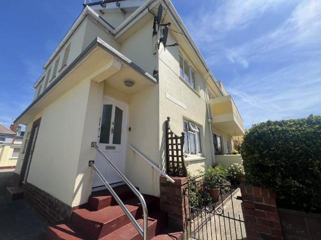 Canning Road, Felpham 2 bed flat to rent £1,450 pcm £335 pw