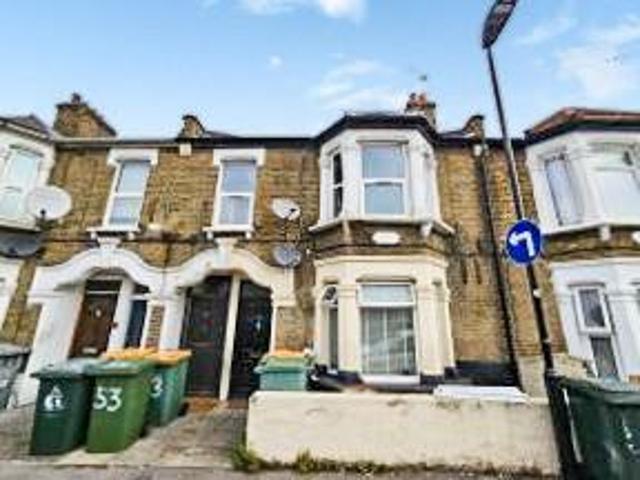 Canning Town, London, E16 3 bed flat to rent £1,850 pcm £427 pw