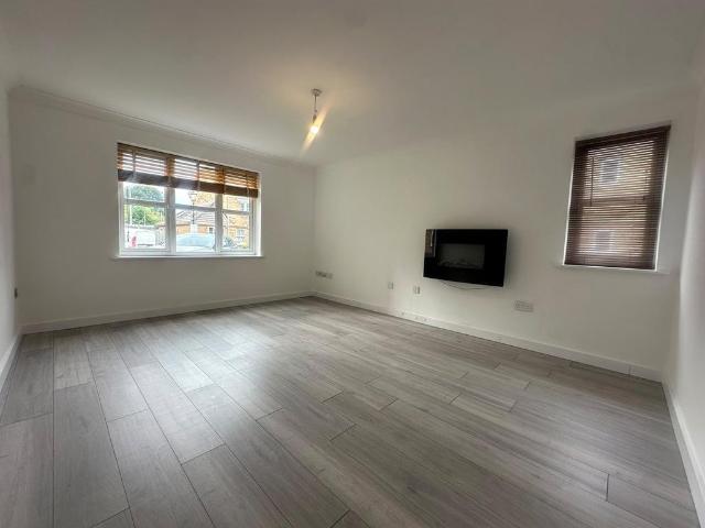Cannon Gate, Slough, SL2 2 bed flat to rent £1,500 pcm £346 pw