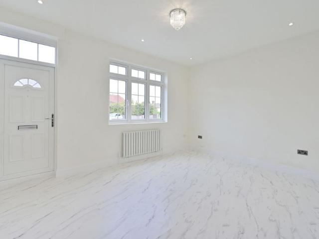 Cannon Hill Lane, Raynes Park. 2 bed terraced house to rent £2,500 pcm £577 pw