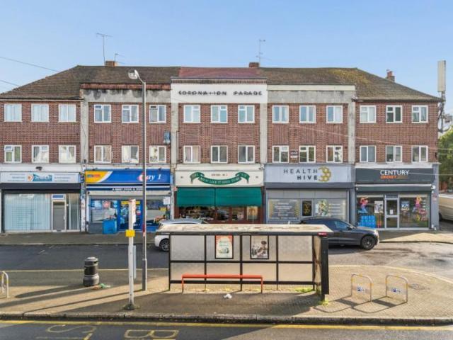 Cannon Lane, Pinner 2 bed apartment to rent £1,800 pcm £415 pw