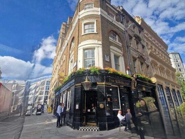 Cannon Street, London EC4N 1 bed flat to rent £2,200 pcm £508 pw