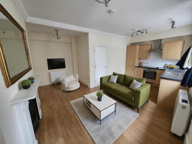 Cannon Street, London EC4N, 3 bed flat to rent, £3,050 pcm | PrimeLocation