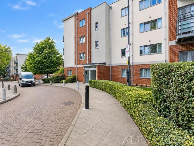 Cannock Court, Hawker Place, Walthamstow 1 bed apartment to rent £1,500 pcm £346 pw