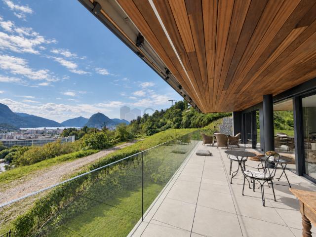 CANOBBIO 4.5 LOCALI, FINITURE DI QUALITÀ, TERRAZZA VISTA LAGO E GIARDINO IN UN'UNICA SOLUZIONE