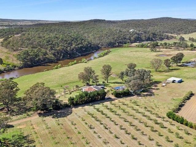A Rare Water Rich Rural Luxury Lifestyle: 103 Acres: Pool