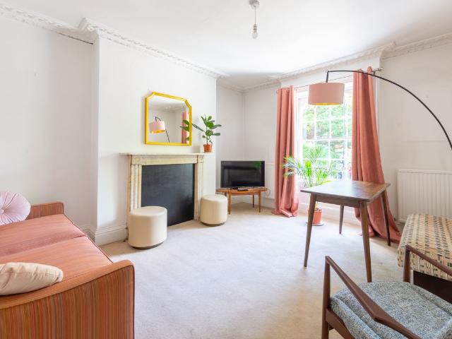 Canonbury Square, London N1, 2 bed flat to rent, £3,500 pcm | PrimeLocation