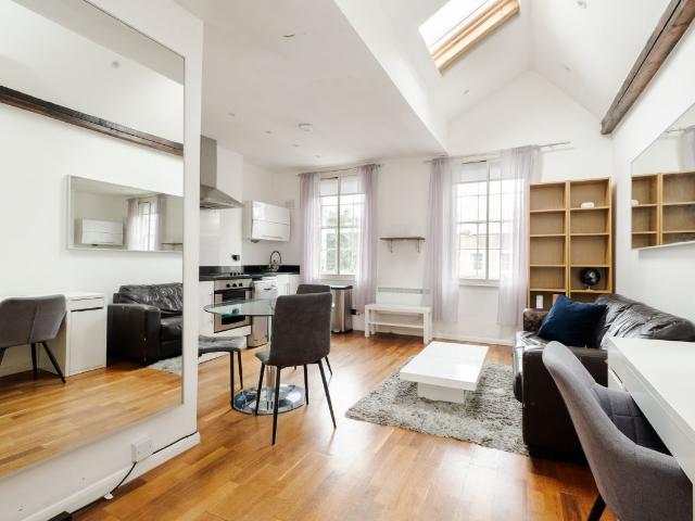 Canonbury Road, London N1, 1 bed flat to rent, £2,500 pcm | PrimeLocation