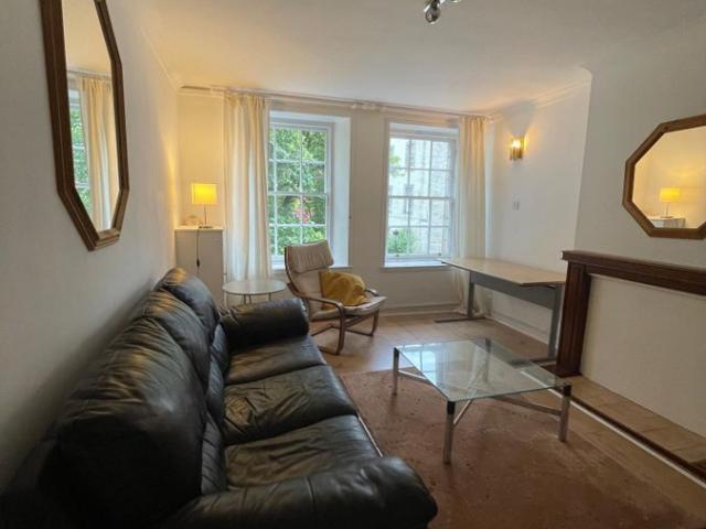 Canongate, Edinburgh EH8, 3 bed flat to rent, £2,600 pcm | PrimeLocation