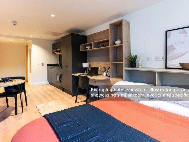 Canongate, Edinburgh EH8 Studio to rent £1,582 pcm £365 pw