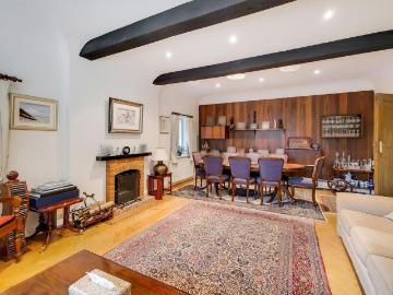 Canons Drive, Edgware, HA8 4 bed detached house to rent £4,495 pcm £1,037 pw