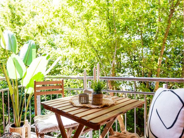 Canopy Loft – Bright & Stylish Loft with Balcony Overlooking Nature, Dresden Amsterdam Apartments for Rent