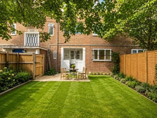 Canrobert Street, London E2 4 bed flat to rent £3,800 pcm £877 pw