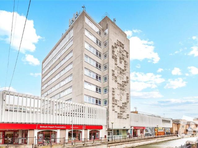 Canside, Meadow Walk, Chelmsford. 1 bed apartment to rent £1,100 pcm £254 pw