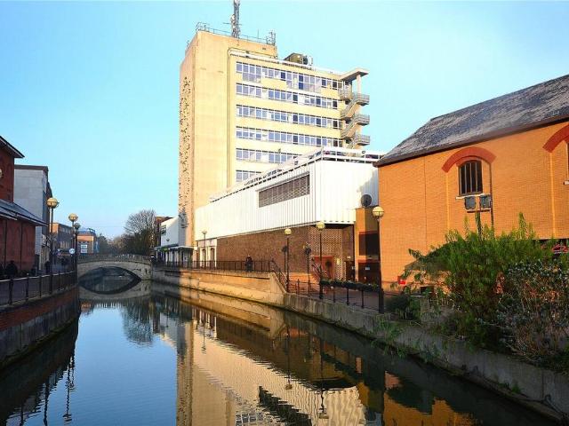 Canside, Meadow Walk, Chelmsford. 2 bed apartment to rent £1,450 pcm £335 pw