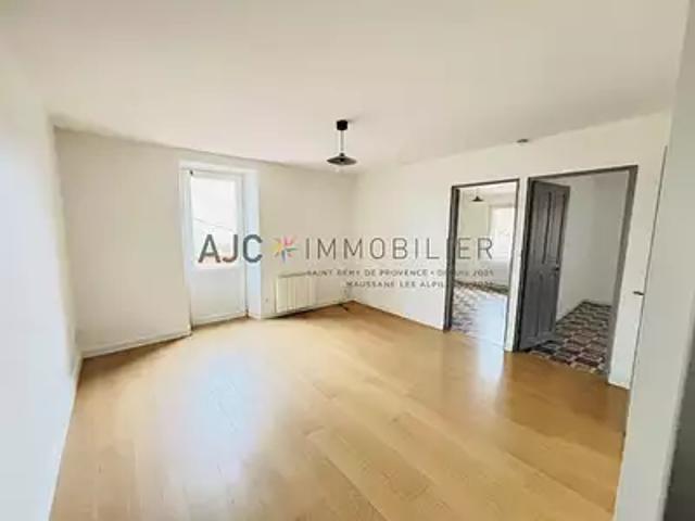 Cabannes 13440 Location appartement 3 pièces t3 au dernier étage