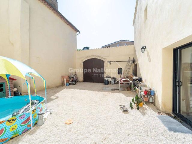 CABANNES Maison rénové avec cour et garage