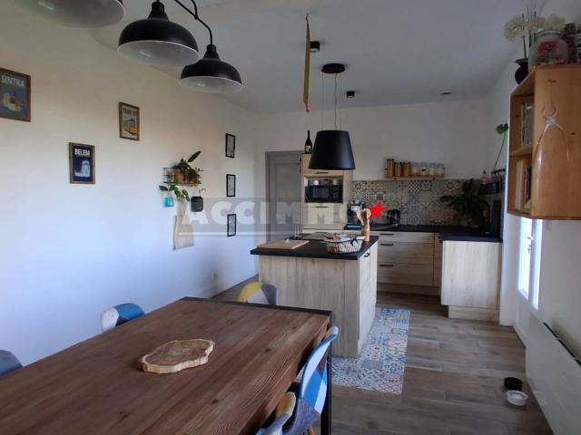 CABANES SECTEUR MAISON + 5000 M² TERRAIN