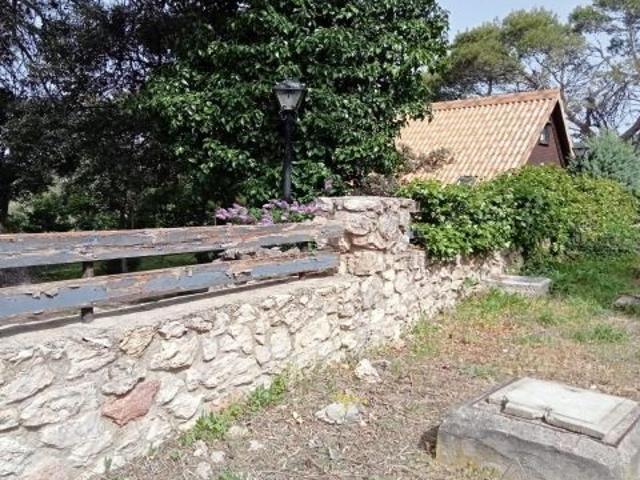 Cabaña de madera en parcela de 887 m2