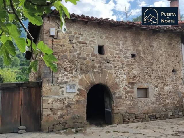Cabaña de piedra en Valle de Soba con vistas a la montaña