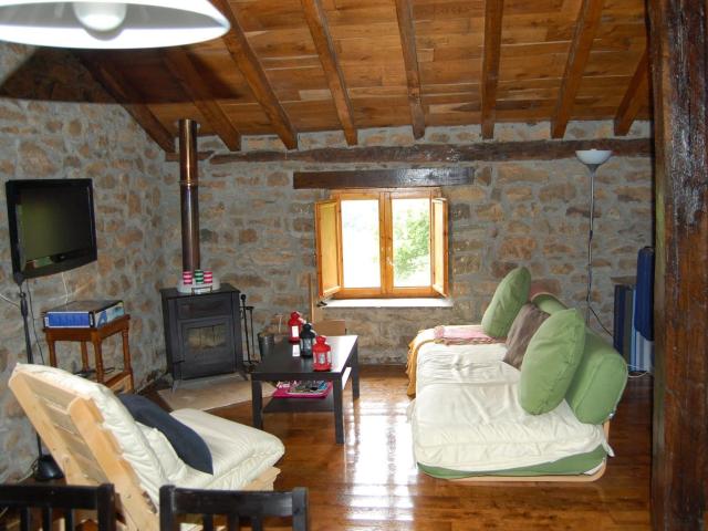 Cabaña Reformada en La Villa Pasiega de San Pedro de Romeral