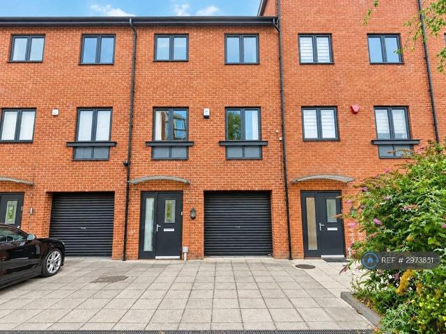 Cable Place, Leeds, LS10 3 bed terraced house to rent £1,250 pcm £288 pw