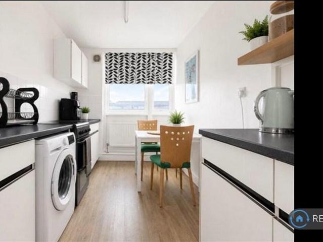 Cable St, London, E1W 3 bed maisonette to rent £3,300 pcm £762 pw