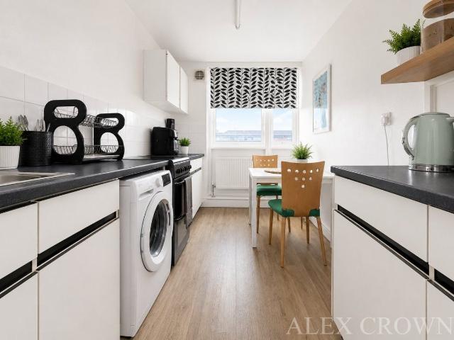 Cable Street, Shadwell E1W, 3 bed flat to rent, £3,300 pcm | PrimeLocation